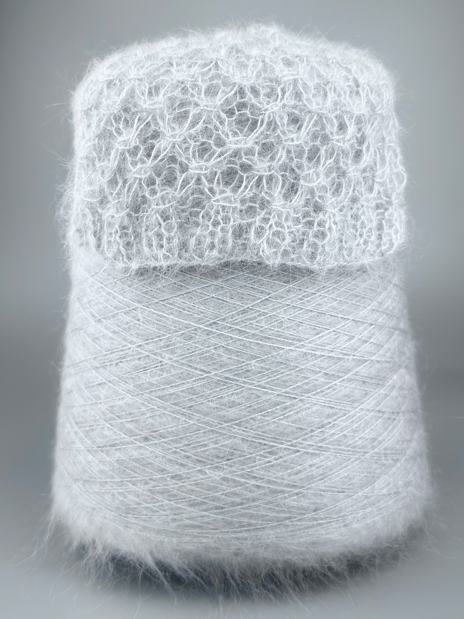 Royal Kid Silk Nm 9000 – Garn aus Super Kid Mohair und Seide col. Helles Perlgrau | Zimpfer Wolle Selezione foto 2